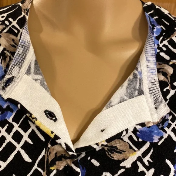 Karen Scott Beautiful button up floral sweater. - Picture 6 of 7